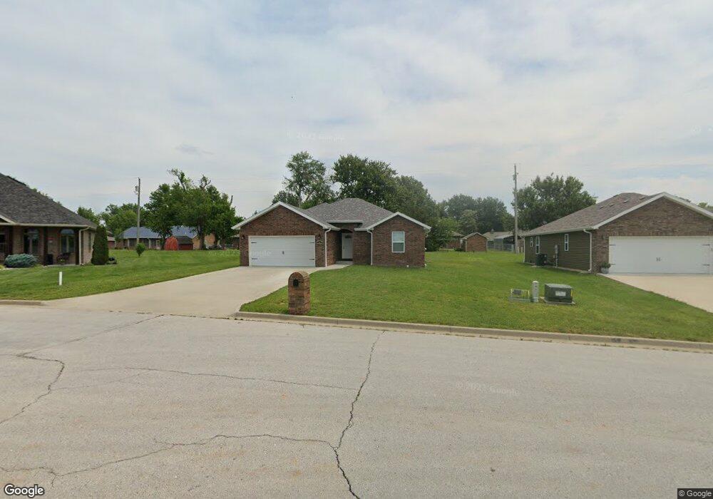 2050 Diego Ct, Bolivar, MO 65613 - photo 1