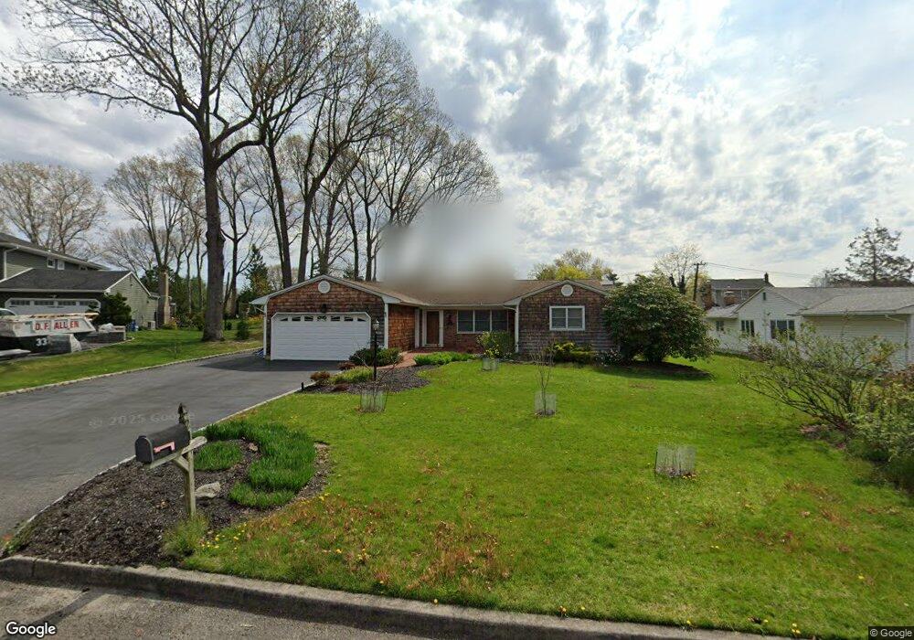 21 Empire Ct, ComMacK, NY 11725 - photo 1