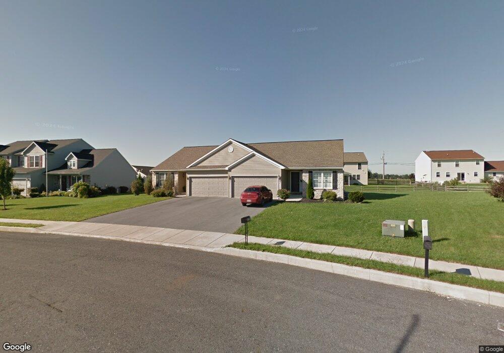 467 Daisy Dr, New Holland, PA 17557 - photo 1