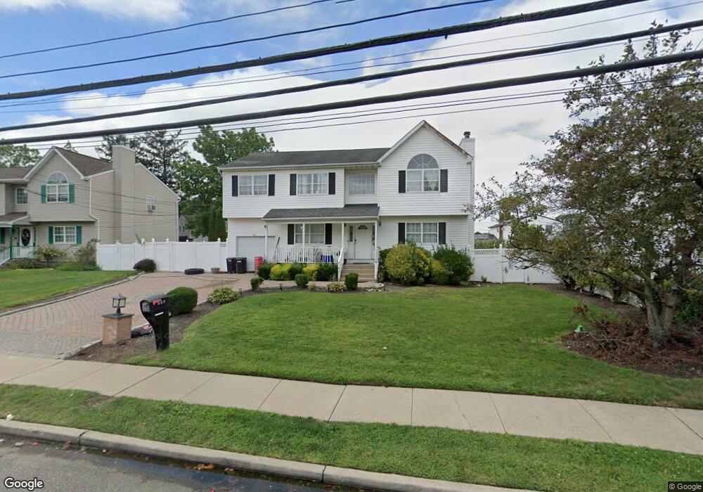 580 Albany Ave, Amityville, NY 11701 - photo 1