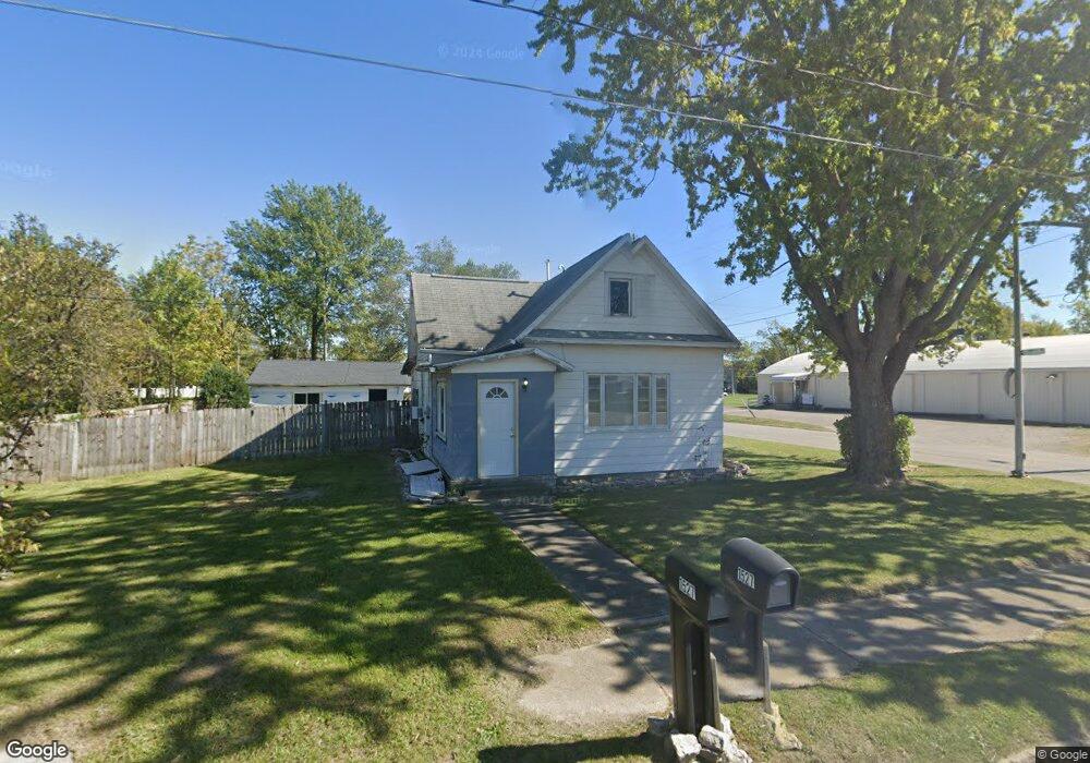 1527 Mcclain Rd, Lima, OH 45804 - photo 1