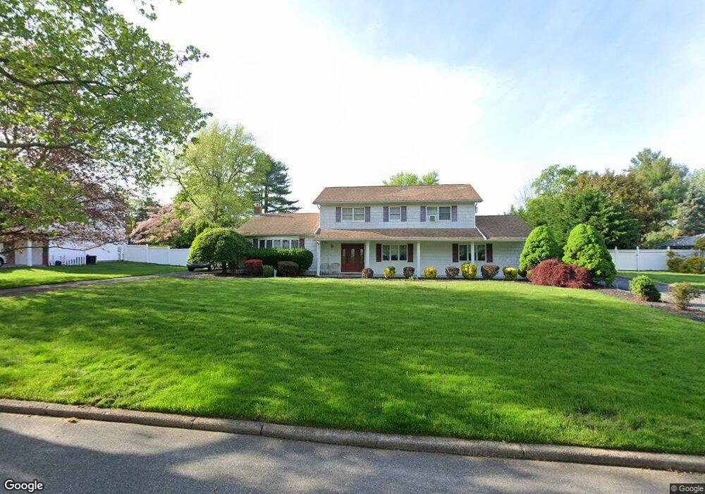 11 Daron Ln, ComMacK, NY 11725 - photo 1