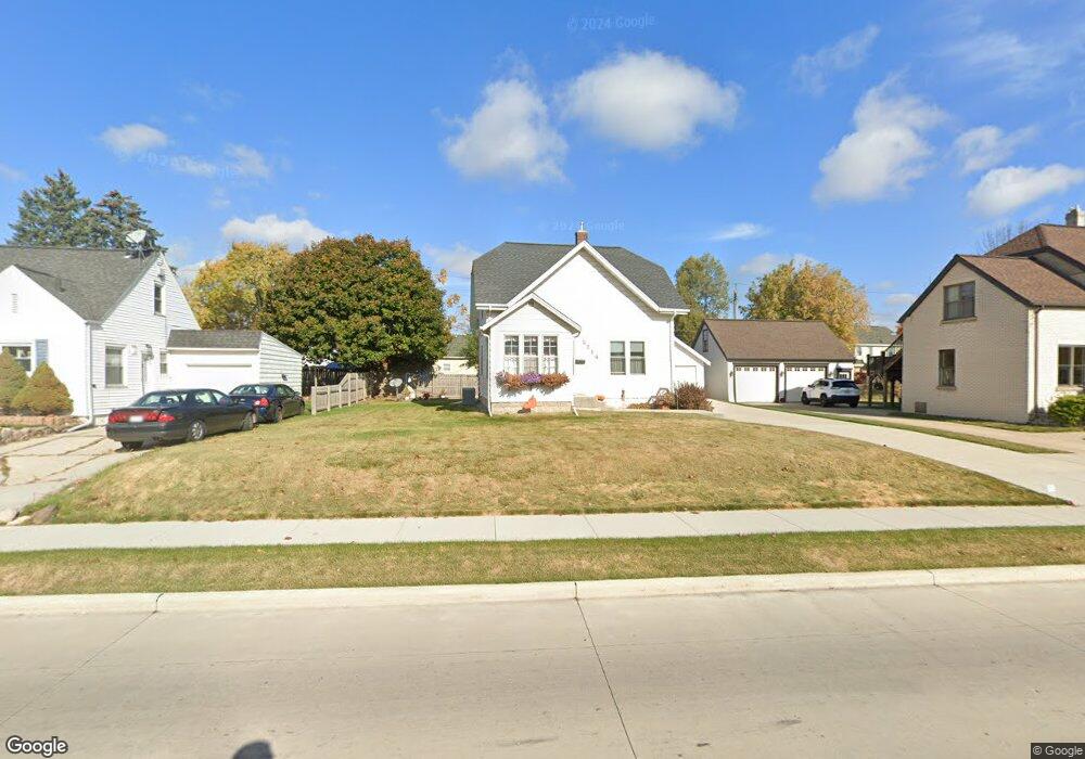 2214 Waldo Blvd, Manitowoc, WI 54220 - photo 1