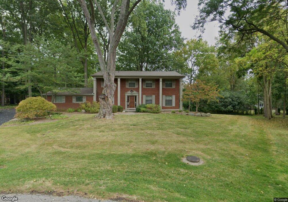 5135 N Kellen Ct, Bloomfield Hills, MI 48302 - photo 1