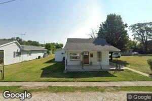 126 1st St, Carrollton, IL 62016