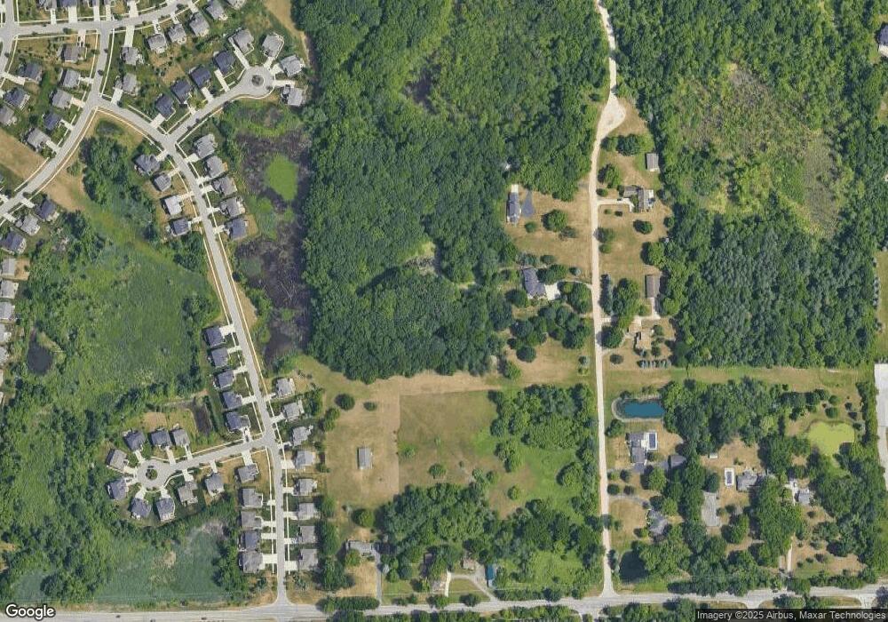 5800 Rolling Hills Dr, Rochester, MI 48306 - photo 1