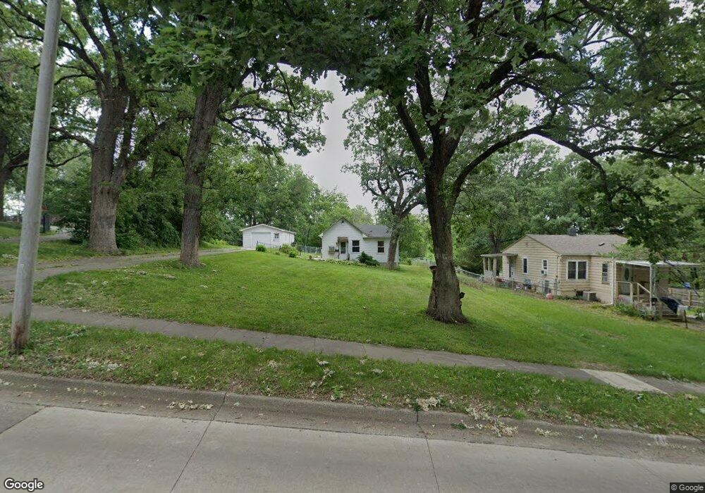 221 E Creston Ave, Des Moines, IA 50315 - photo 1