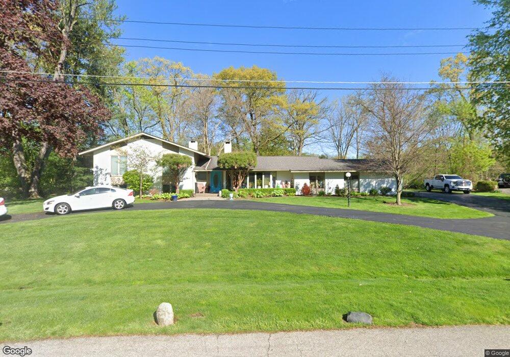 767 Robinhood Cir, Bloomfield Hills, MI 48304 - photo 1