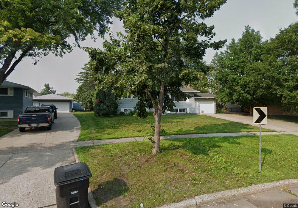 11 S Woodcrest Dr N, Fargo, ND 58102 - photo 1