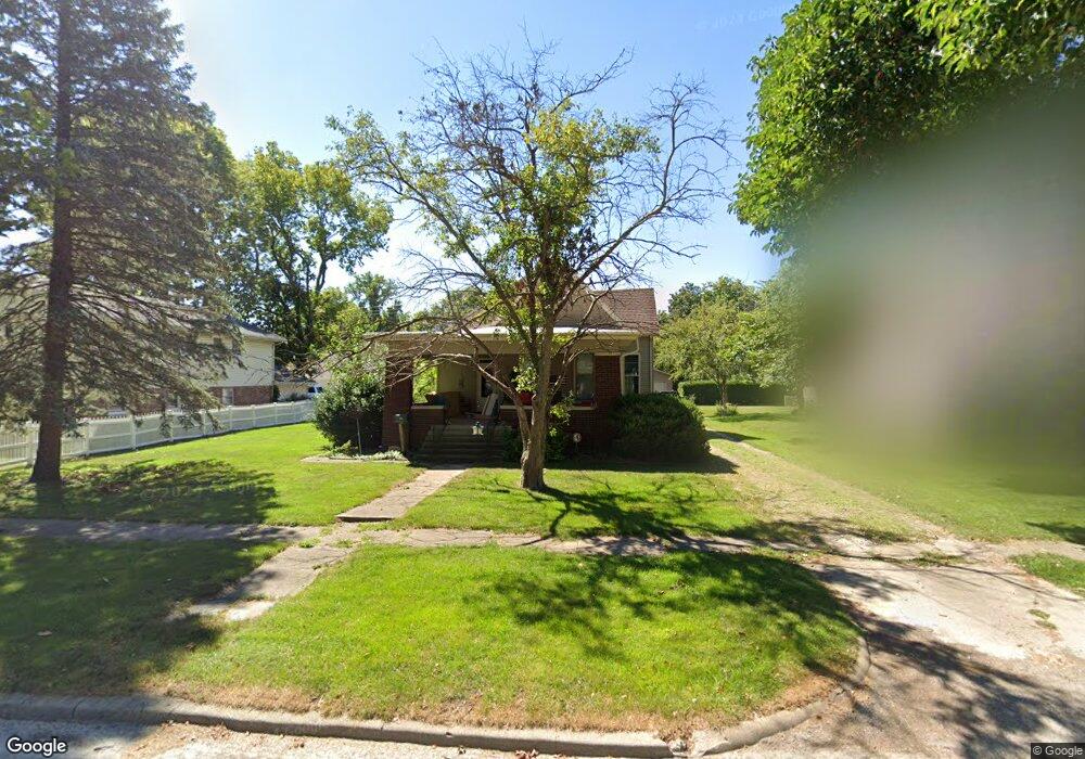 305 E Van Allen St, Tuscola, IL 61953 - photo 1