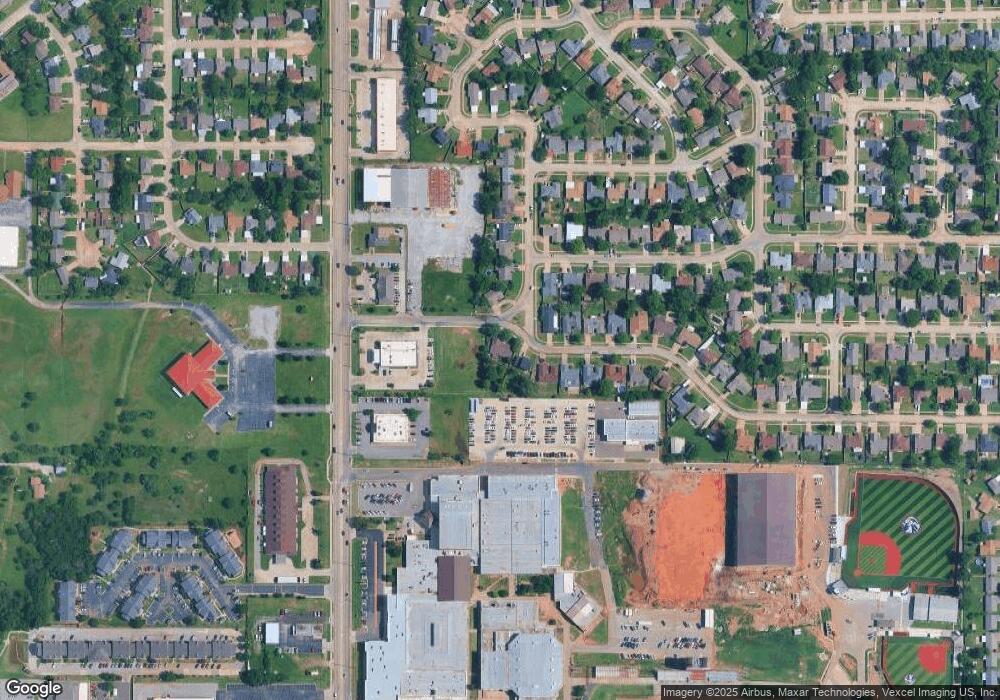 900 NE 4th St, Moore, OK 73160 - photo 1