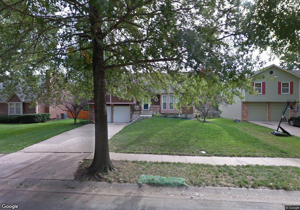 8315 Tomashaw St, Lenexa, KS 66219 - photo 1