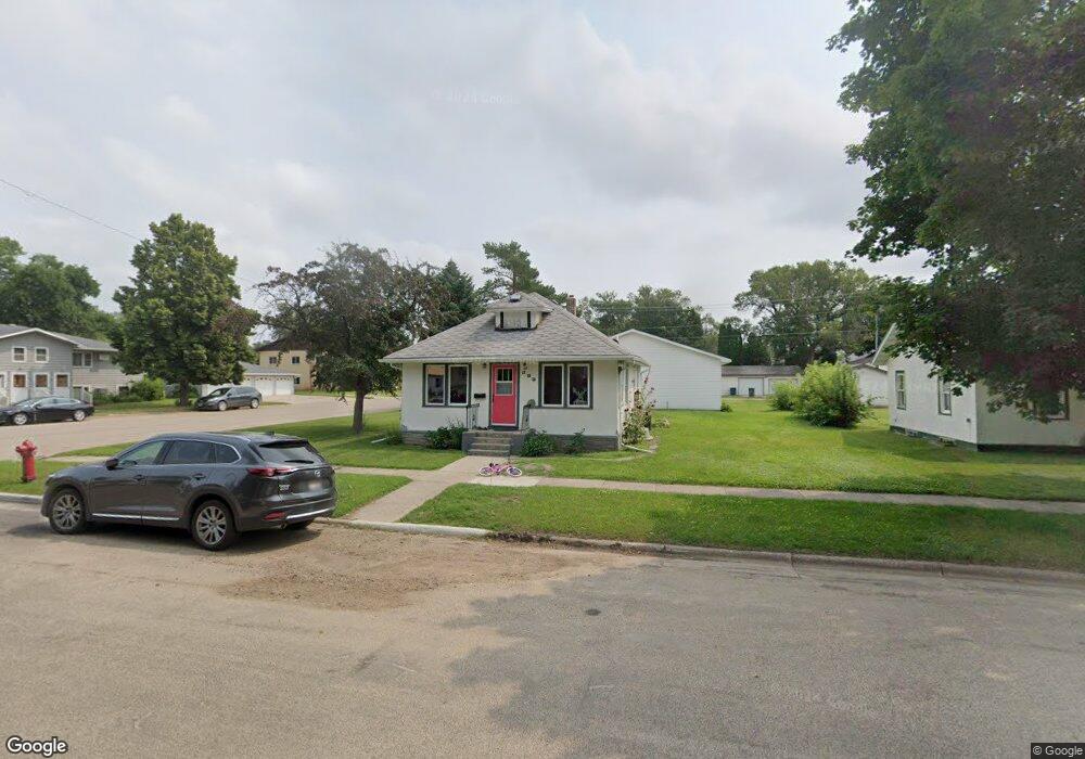 624 3rd Ave NW, Jamestown, ND 58401 - photo 1