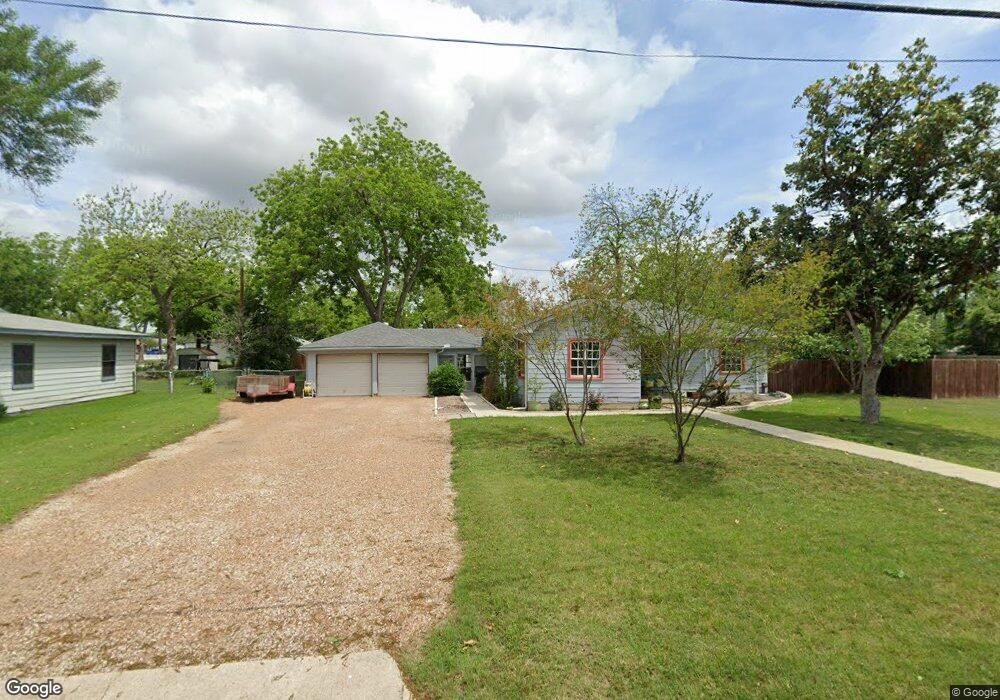 970 E Weinert St, Seguin, TX 78155 - photo 1