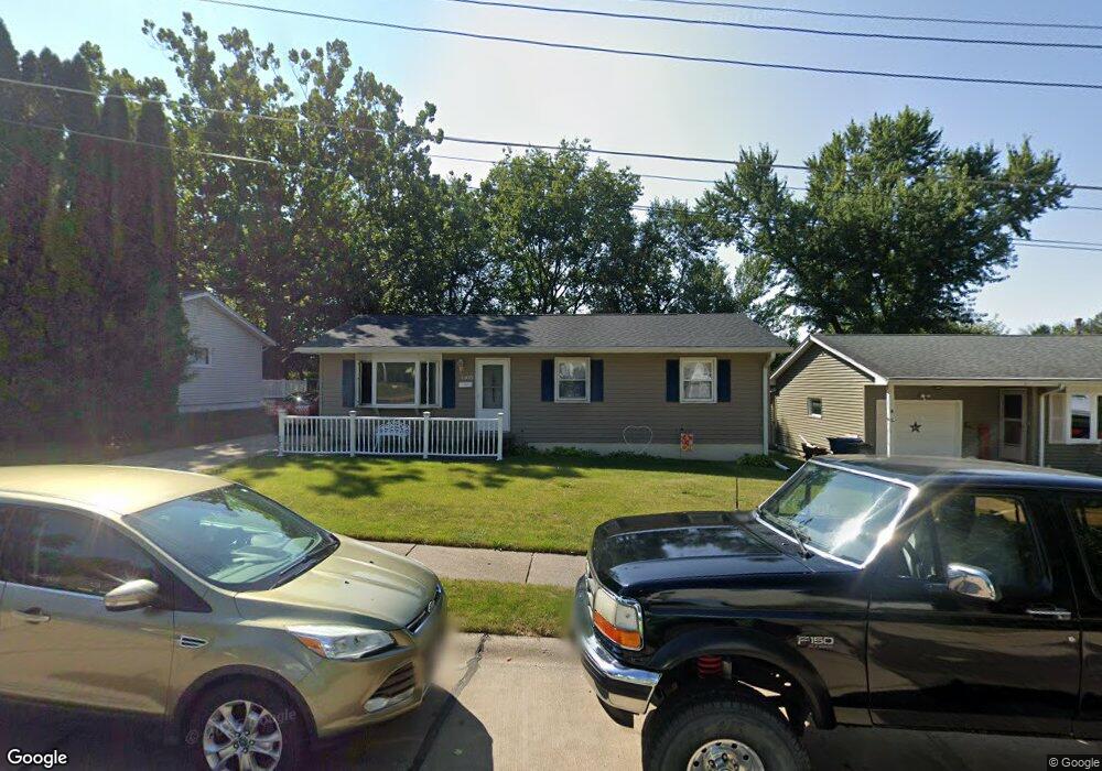 3305 W 11th St, Davenport, IA 52804 - photo 1