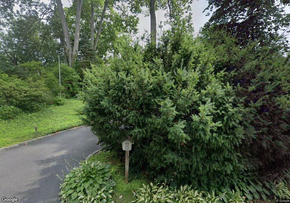 102 Circle Dr, Manhasset, NY 11030 - photo 1