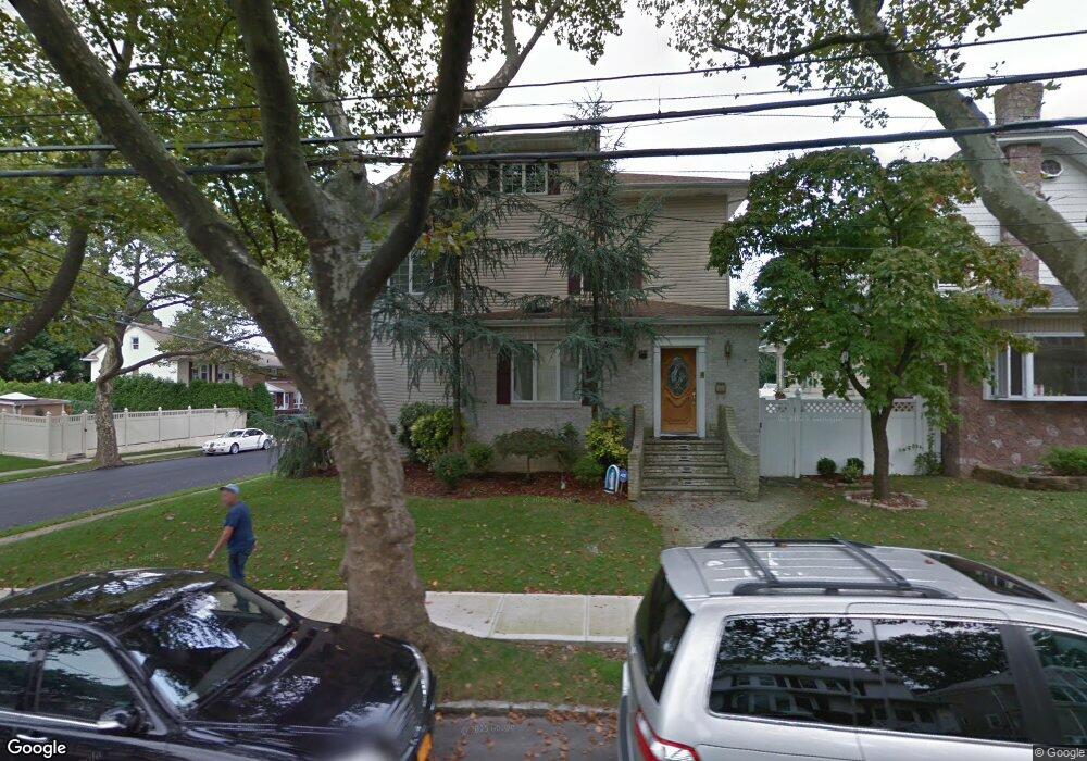 284 Edison St, Staten Island, NY 10306 - photo 1