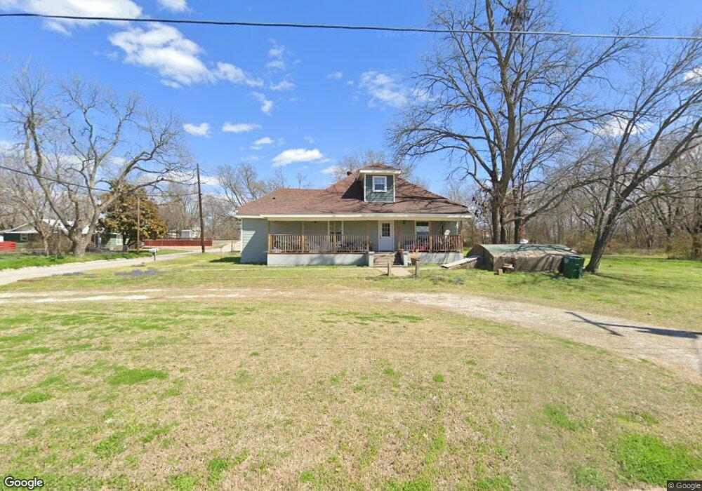 1702 S Lindsay St, Gainesville, TX 76240 - photo 1