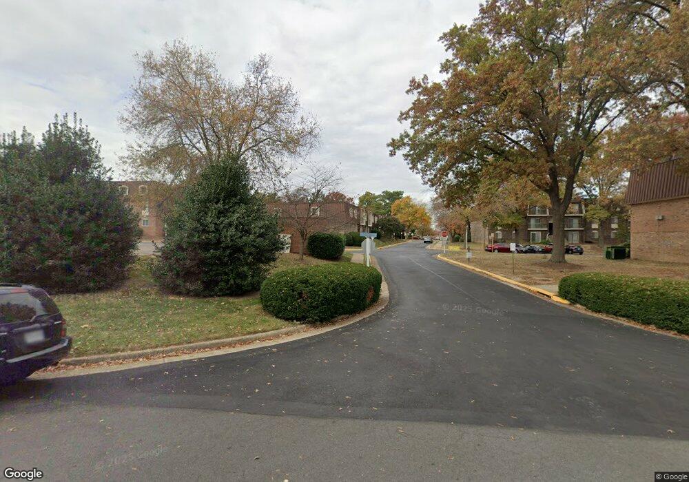 401 E Dartmouth Dr unit 2, Sterling, VA 20164 - photo 1