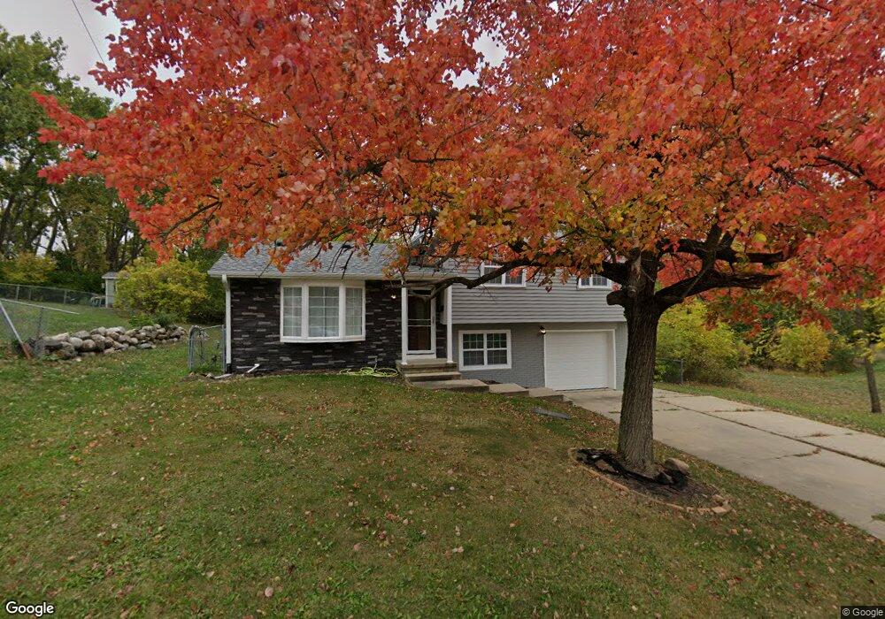 902 W 2nd St S, Newton, IA 50208 - photo 1