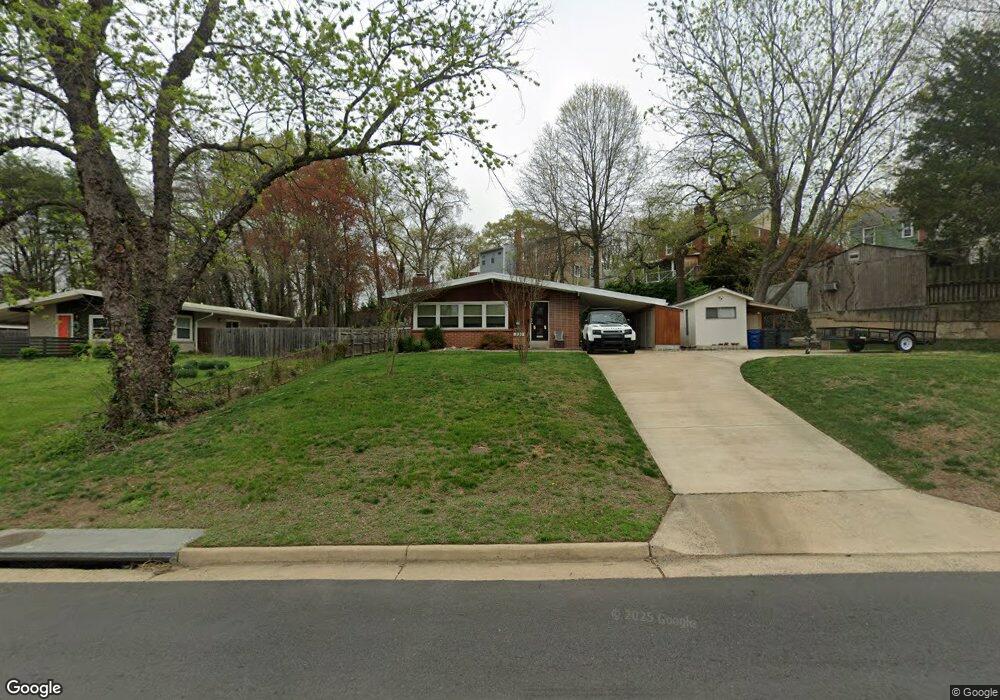 2904 Farmington Dr, Alexandria, VA 22303 - photo 1