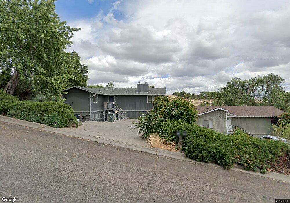 704 NW 4th St, Pendleton, OR 97801 - photo 1