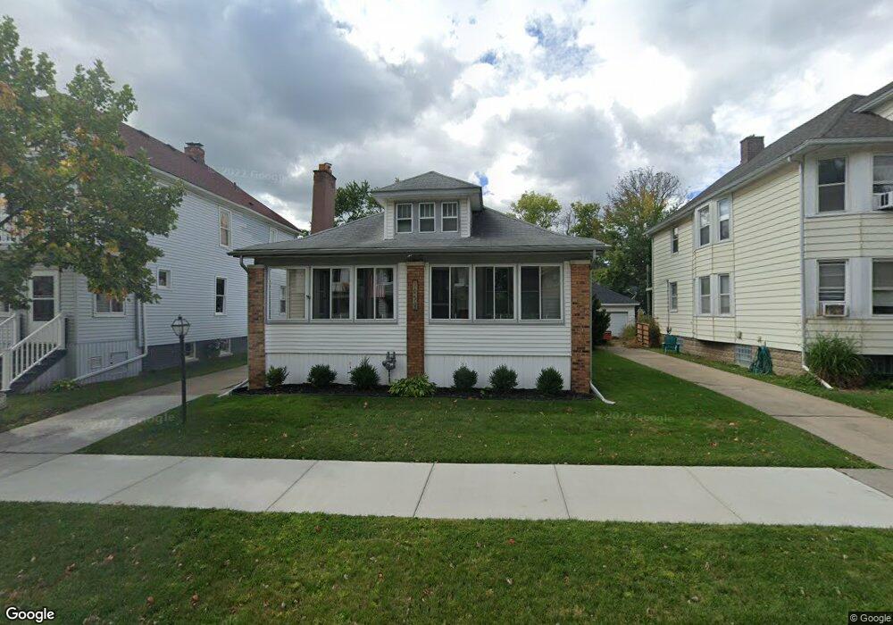 1059 Wayburn St, Grosse Pointe, MI 48230 - photo 1