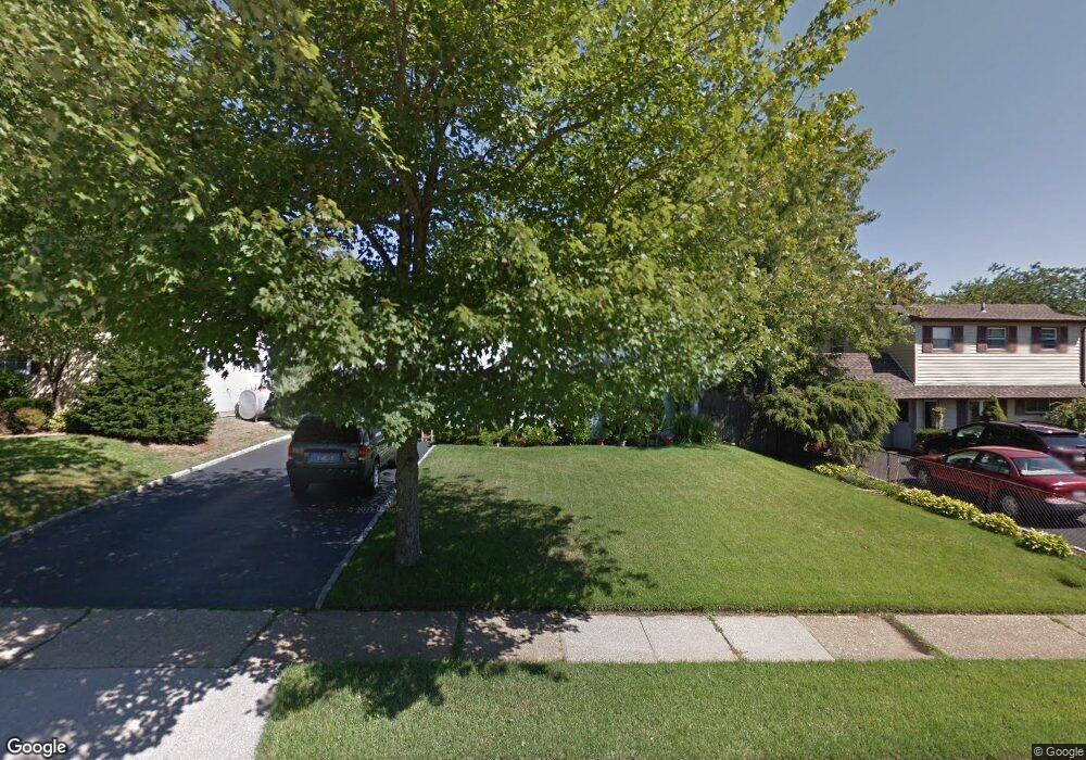 115 Stirrup Ln, Levittown, NY 11756 - photo 1