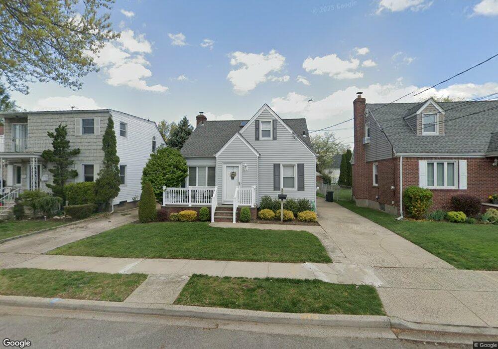 18 Lincoln Ave, New Hyde Park, NY 11040 - photo 1