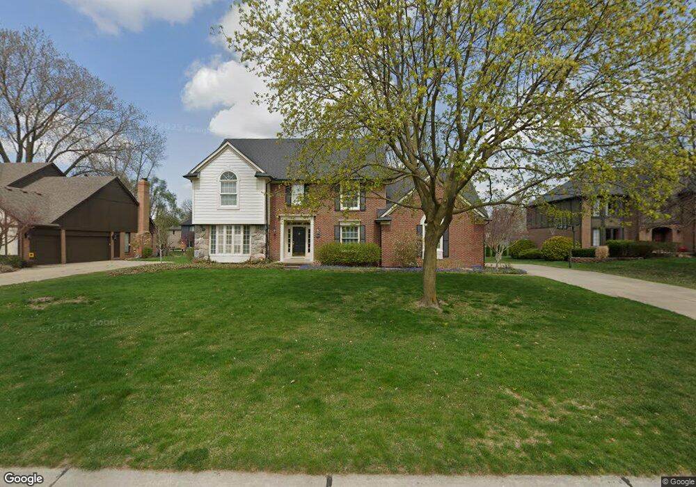 1037 Home Ln, Bloomfield Hills, MI 48304 - photo 1