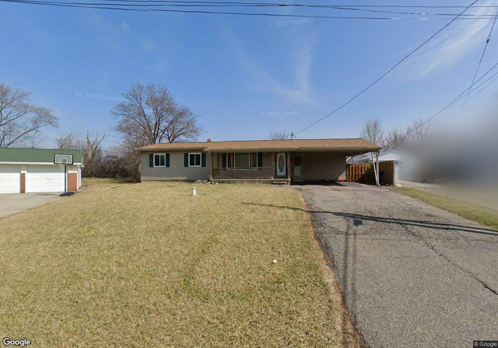 1053 Elodie Dr, Flint, MI 48532 - photo 1