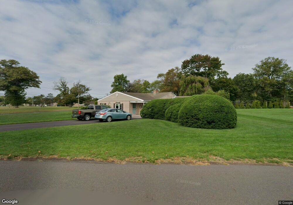 1401 Marlyns Ln, North Wales, PA 19454 - photo 1