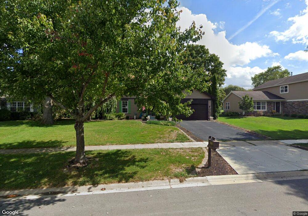 711 Hackberry Ln, Algonquin, IL 60102 - photo 1