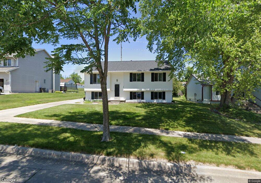 2214 E Marion St, Des Moines, IA 50320 - photo 1