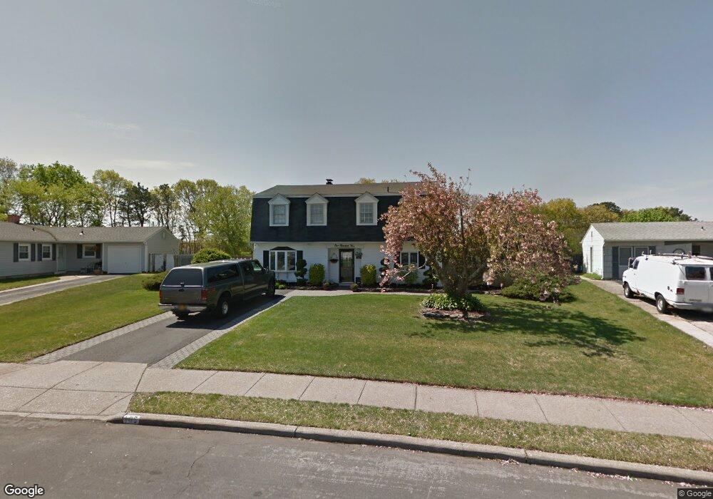 105 Rudder Dr, Holtsville, NY 11742 - photo 1