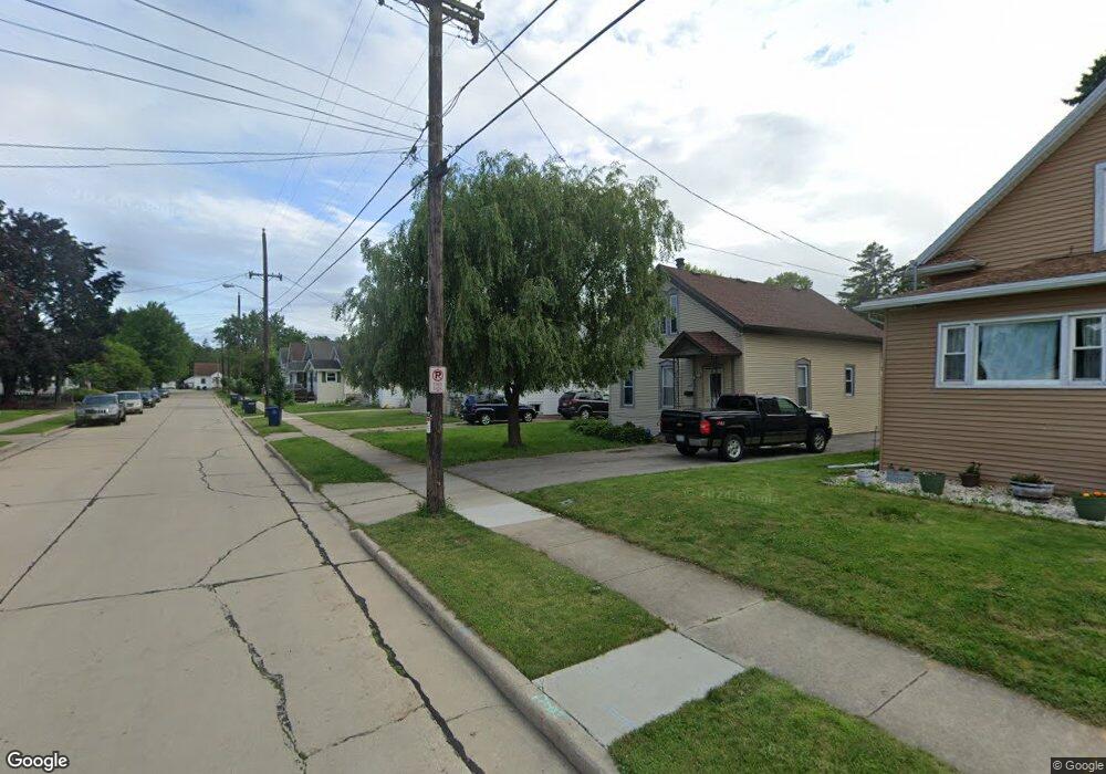 1239 Cedar St, Oshkosh, WI 54901 - photo 1