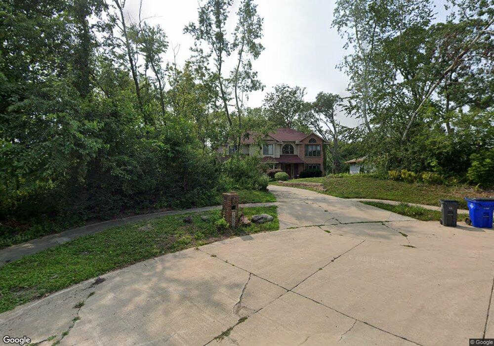 2601 Alpine Ct NE, Cedar Rapids, IA 52402 - photo 1