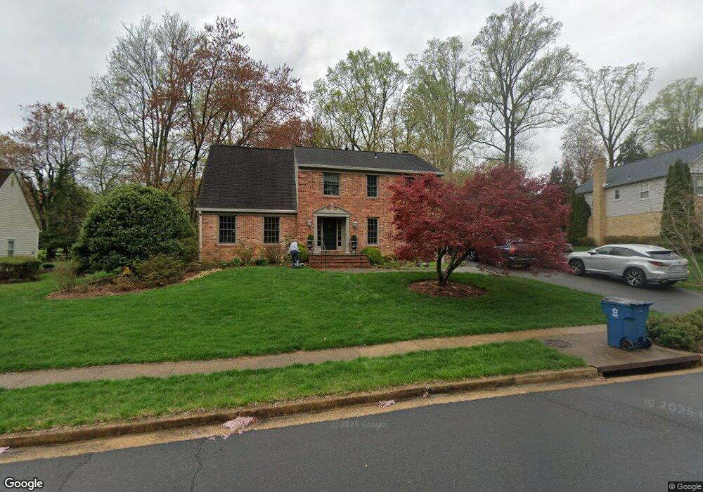 7807 Foxhound Rd, McLean, VA 22102 - photo 1