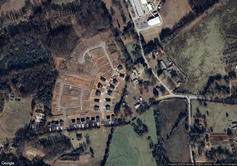 114 Franklin Hills Dr, Carnesville, GA 30521 - photo 1