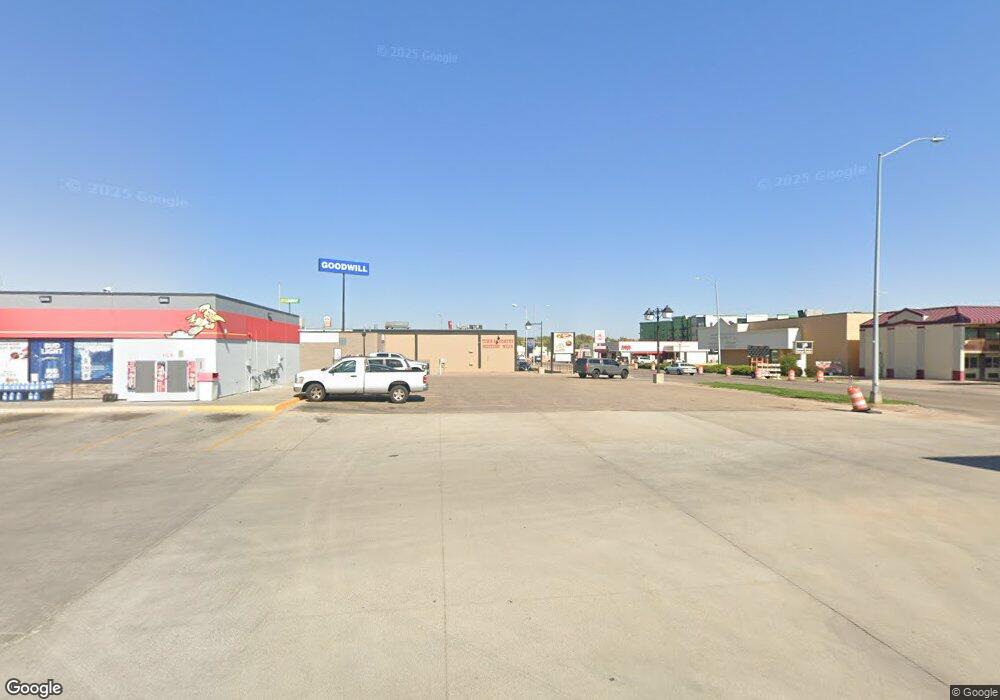 211 E Plumer St, North Platte, NE 69101 - photo 1