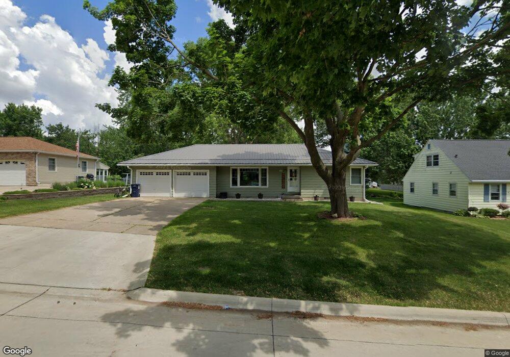 411 N Ellen St, Cedar Falls, IA 50613 - photo 1