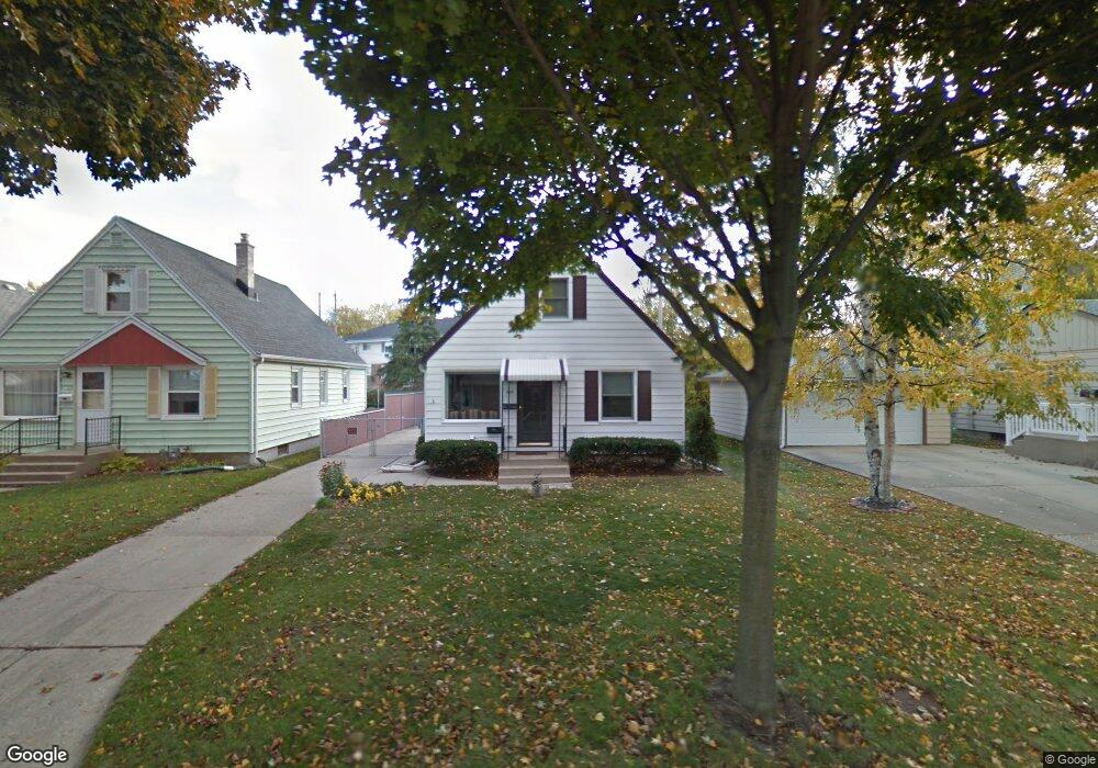 637 E Waterford Ave, Milwaukee, WI 53207 - photo 1
