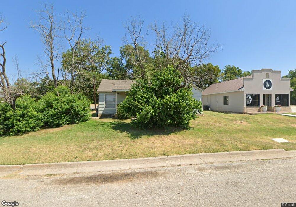 715 Bird St, Gainesville, TX 76240 - photo 1
