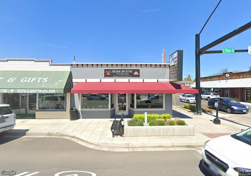 341 E Pine St, Central Point, OR 97502 - photo 1