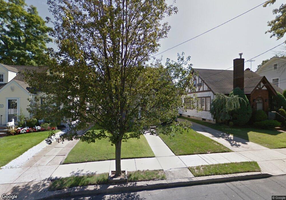 19 Ruth Place, Lynbrook, NY 11563 - photo 1