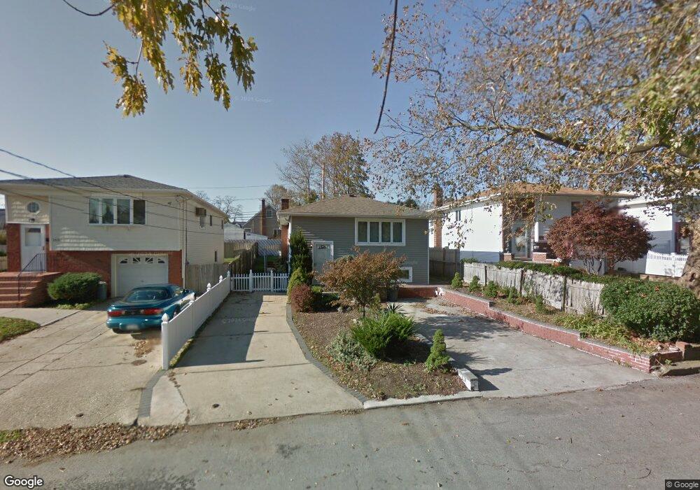 161 Verona Pkwy, Lindenhurst, NY 11757 - photo 1