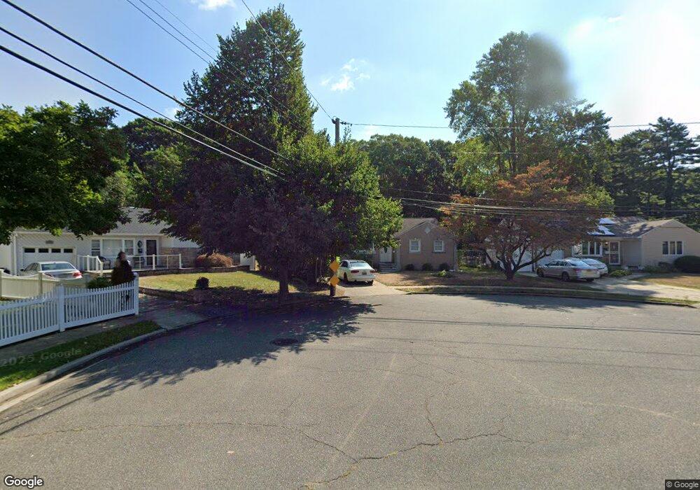 823 Janos Ln, West Hempstead, NY 11552 - photo 1