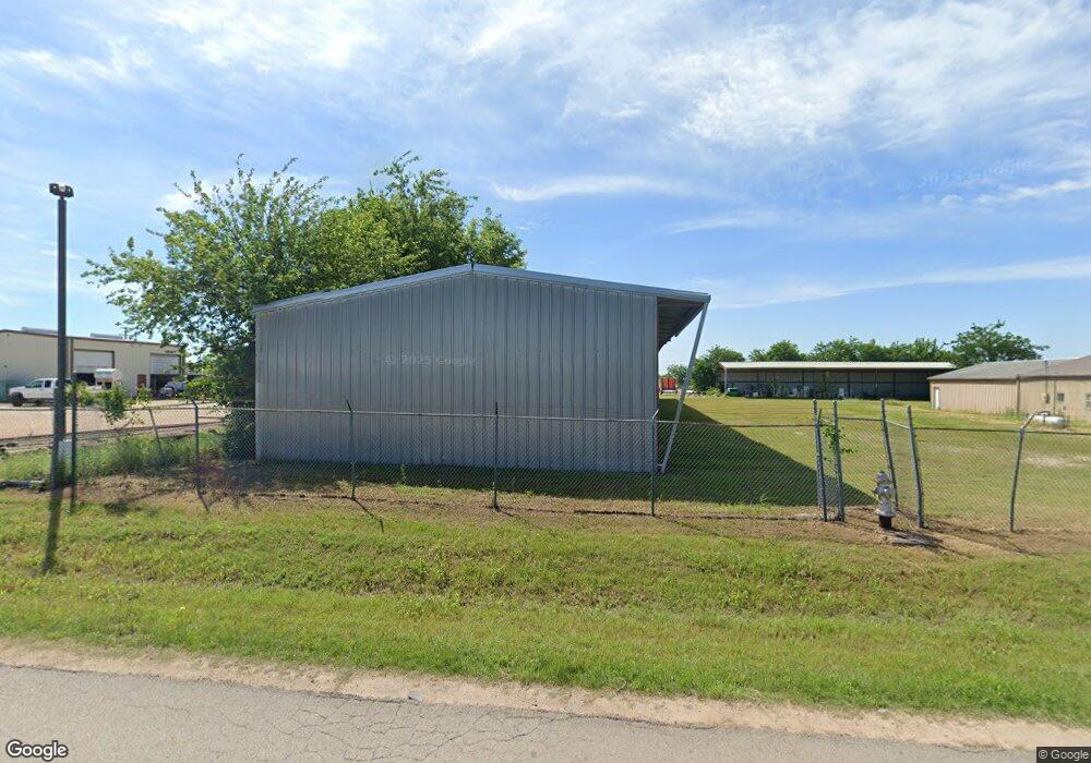 208 Edgewood Ln, Cleburne, TX 76031 - photo 1