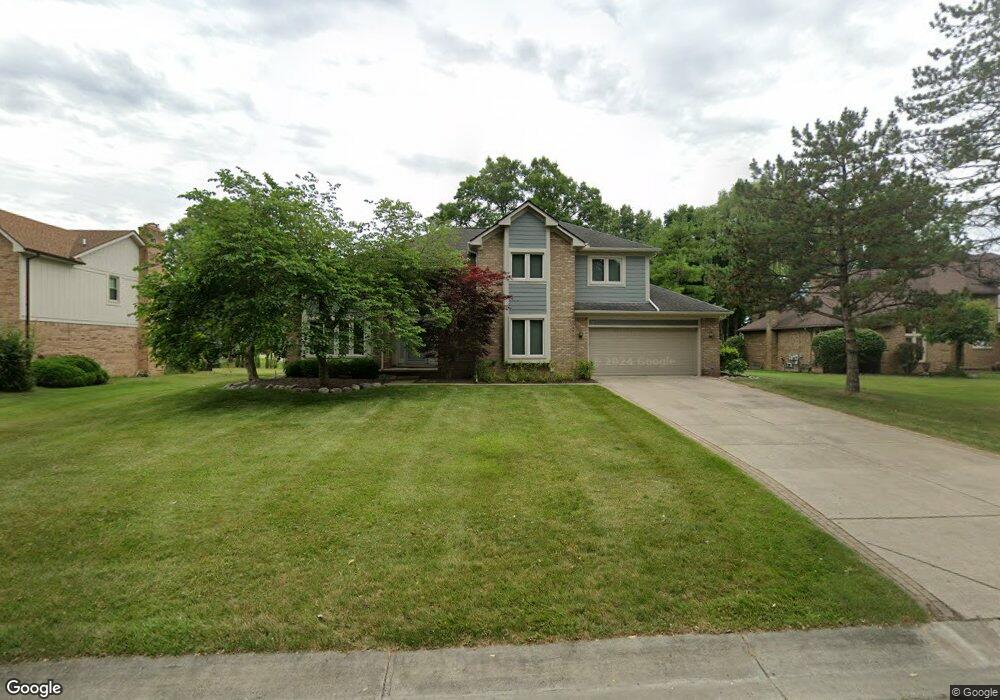 5007 W Pond Cir, West Bloomfield, MI 48323 - photo 1