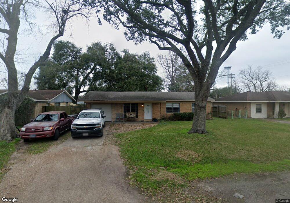 1304 College Dr, Alvin, TX 77511 - photo 1